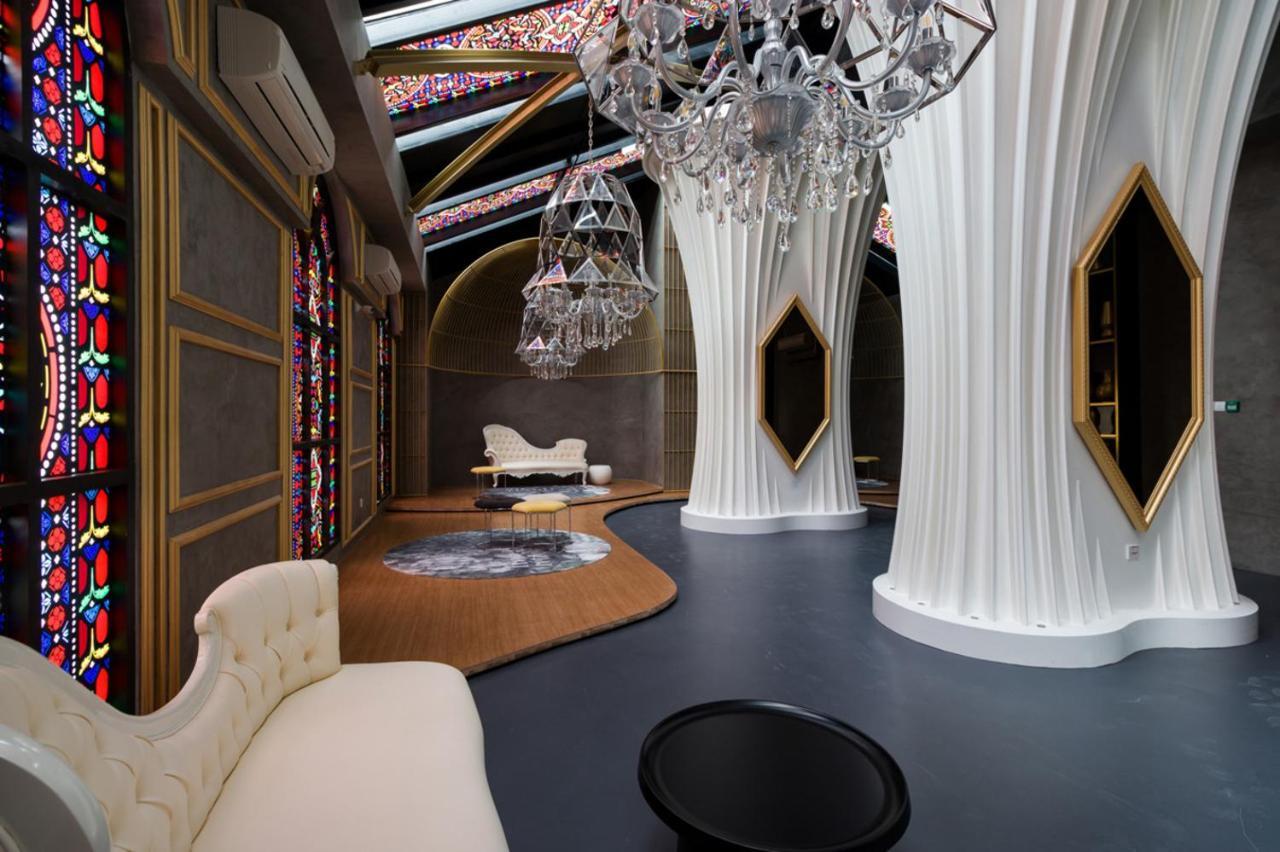 Arte Mont Kiara Aparthotel Kuala Lumpur Buitenkant foto The interior of the nightclub