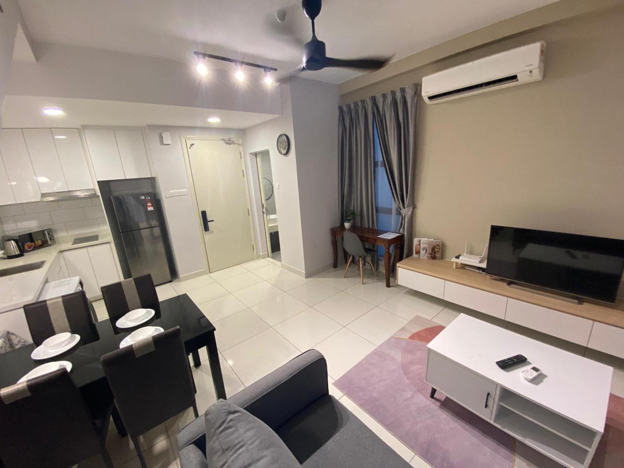 Arte Mont Kiara Aparthotel Kuala Lumpur Buitenkant foto A living room in a condominium