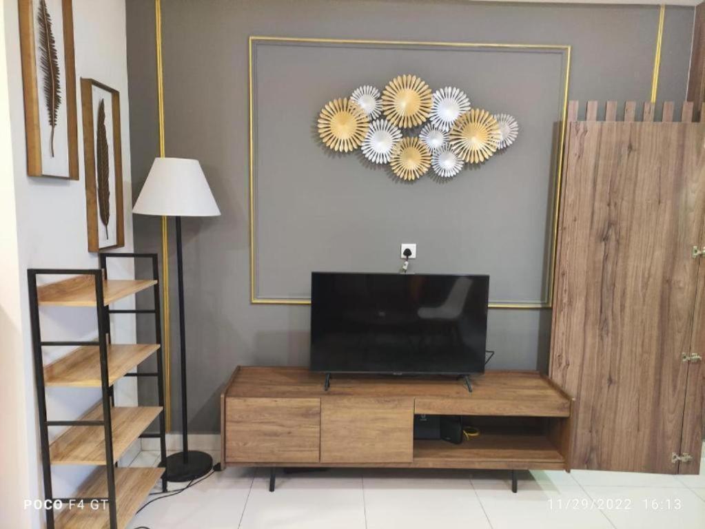 Arte Mont Kiara Aparthotel Kuala Lumpur Buitenkant foto A television set