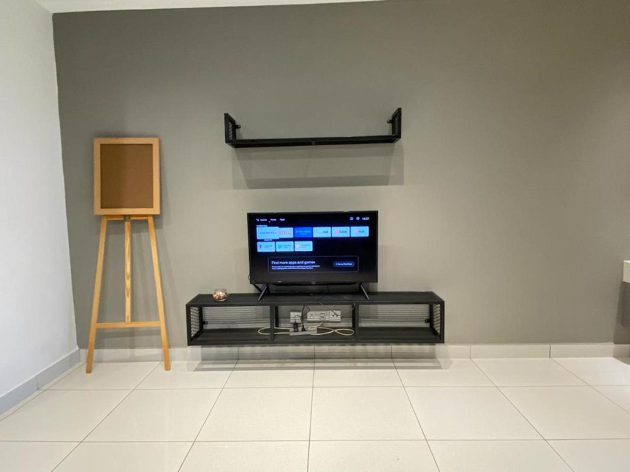 Arte Mont Kiara Aparthotel Kuala Lumpur Buitenkant foto A television set